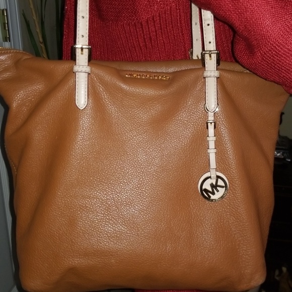 Authentic Michael Kors Leather tote - Picture 2 of 8